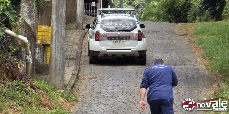 Mulher é presa após deixar filho  autista sozinho e desacatar policiais em Capinzal