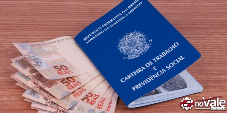 Novo salário mínimo de R$ 1.621 passa a vigorar a partir desta segunda-feira