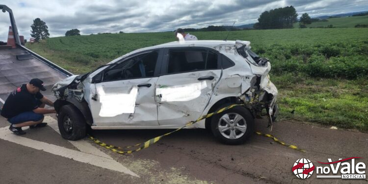 Colisão entre carro e caminhão é registrada na BR-470 em Campos Novos
