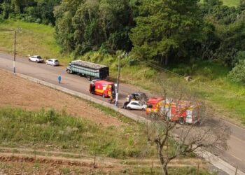 Ultrapassagem resulta em colisão de veículos em Piratuba