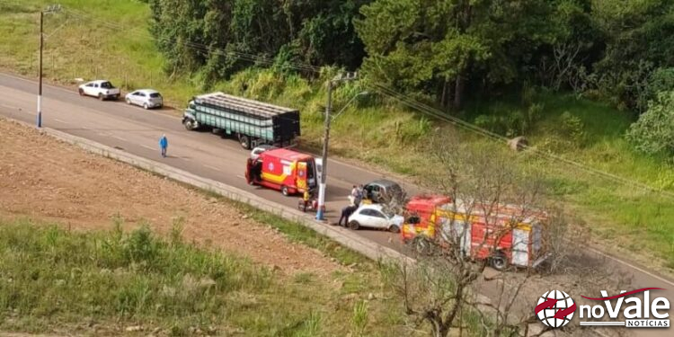 Ultrapassagem resulta em colisão de veículos em Piratuba