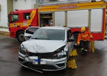 Colisão entre veículos mobiliza Corpo de Bombeiros em Campos Novos