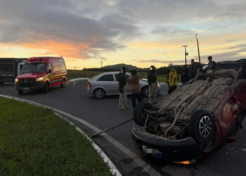 Colisão entre dois veículos deixa duas pessoas feridas na BR-282 em Lages