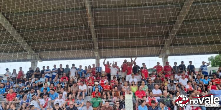 Ex-atletas do Internacional, Grêmio e Santos marcam presença em evento esportivo alusivo aos 77 anos de Capinzal