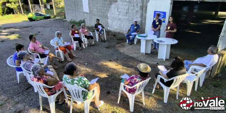Encontro debate reativação do Grupo da Terceira Idade Girassol em Vista Alegre