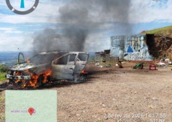 Incêndio consome veículo e mobiliza bombeiros em Tangará