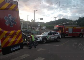 Ocupantes de motocicleta ficam feridos ao sofrer queda em Salto Veloso