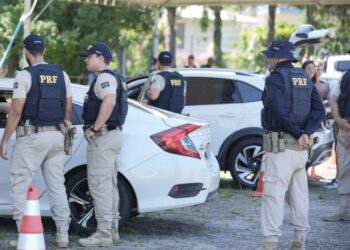 PRF mobiliza mais de 300 agentes de todo o país para reforçar segurança no Carnaval catarinense