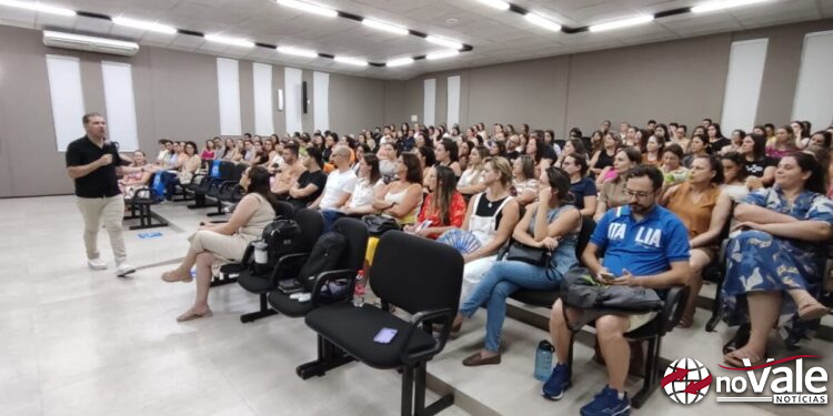 Educação de Capinzal inicia 2026 com literatura, formação e fortalecimento de vínculos