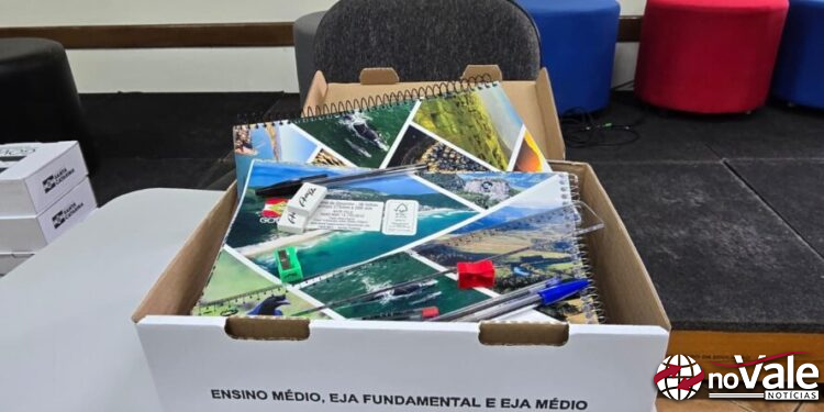 Escola Mater Dolorum entrega kits escolares para 1º ano do Ensino Médio em Capinzal