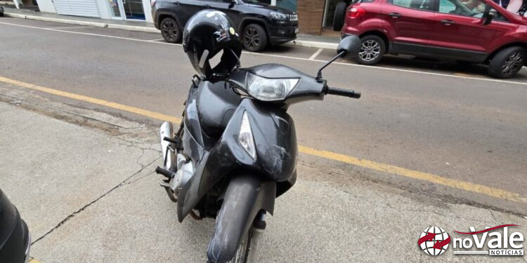 Motociclista é socorrido pelo Corpo de Bombeiros após colisão com carro em Capinzal