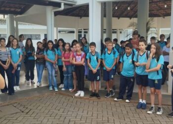 Zortéa inicia ano letivo com entrega de kits escolar e uniformes para alunos da rede municipal