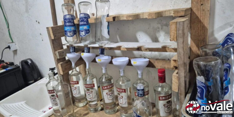 PM fecha “fábrica” de bebidas adulteradas em Florianópolis