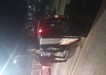 Colisão em veículo estacionado deixa homem ferido no centro de Joaçaba