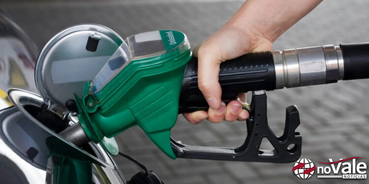 Gasolina oscila entre cidades catarinenses e mantém média de R$ 6,54