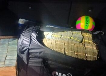 Forte cheiro faz PRF encontrar R$ 2 milhões escondidos no porta-malas em SC