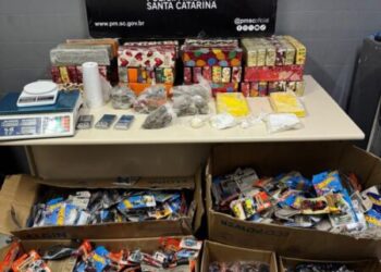 Dupla é presa com maconha e cocaína durante abordagem no Sul de SC