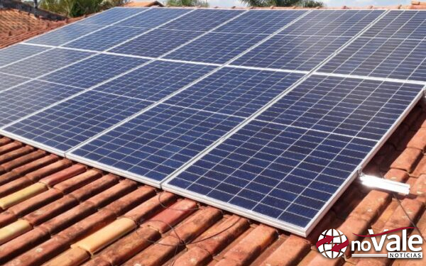 Jovem fica ferido ao cair de quatro metros enquanto instalava placas solares em Concórdia