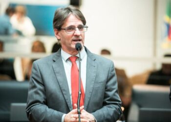 Deputado Neodi Saretta apresenta projeto de combate e prevenção ao câncer de pele em SC
