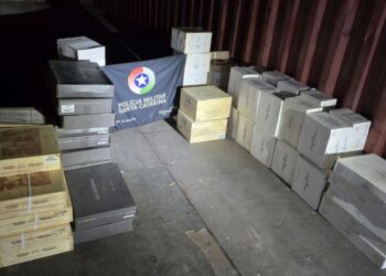 Mais de 400 garrafas de vinho são apreendidas em caminhão na BR-282