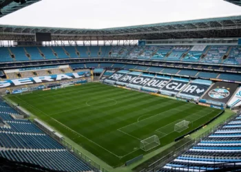 Grêmio faz 3 a 0 no Inter e está com uma mão na taça do Gauchão