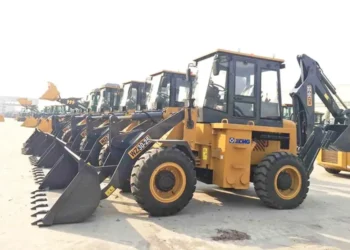 Secretário de Infraestrutura de Capinzal cumpre agenda em Florianópolis e viabiliza retroescavadeira para a agricultura via senador Esperidião Amin