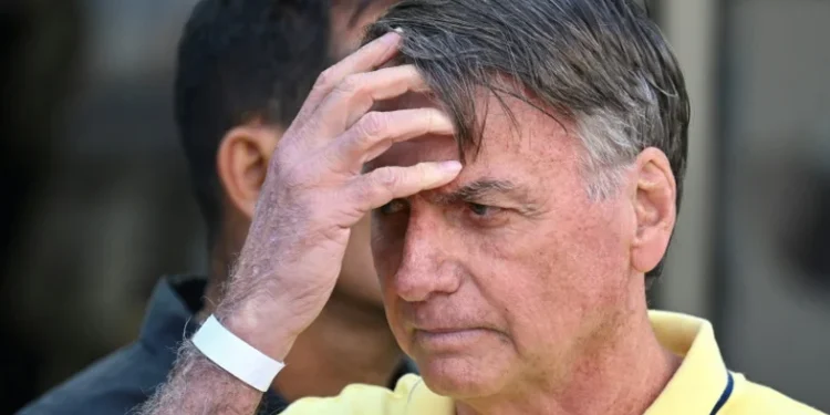 Bolsonaro apresenta piora na função renal e segue internado na UTI em Brasília