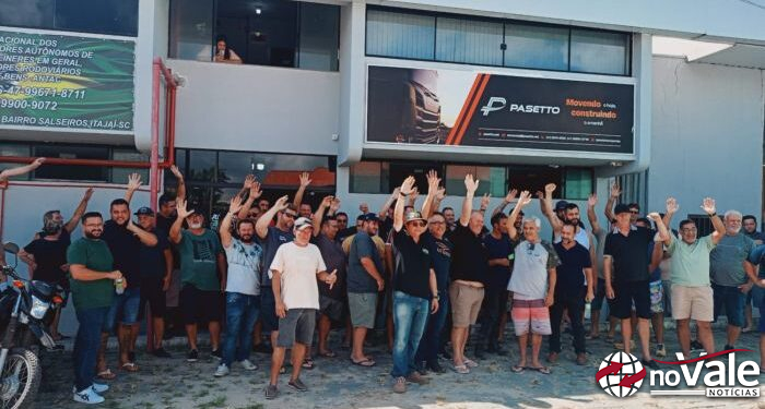 Caminhoneiros autônomos de Itajaí e região aderem à paralisação nacional por alta do diesel