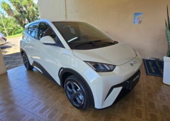 Secretaria de Educação de Capinzal recebe veículo elétrico BYD Dolphin Mini