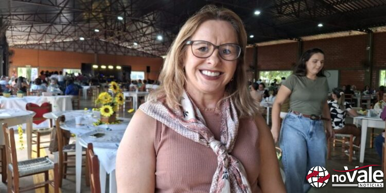 Rosali Cassuba é eleita presidente durante o 32º Encontro da AMMAC em Capinzal