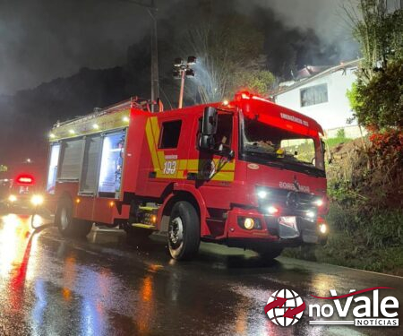 Incêndio destrói residência em Herval d’Oeste