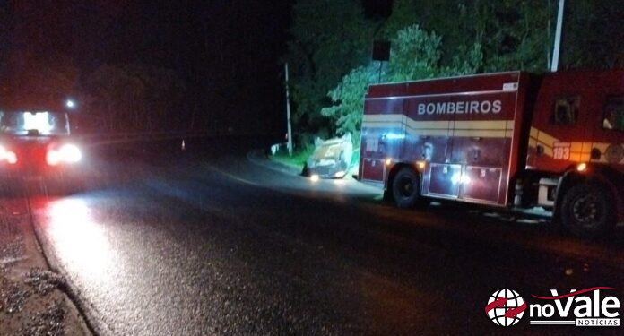 Motorista fica ferido após capotamento na SC-453 em Ibicaré