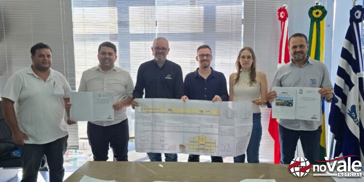 Projetos para pavimentação de Vila União, Recanto dos Pássaros e reforma do Centro Educacional Celso Farina são entregues pela AMMOC à Prefeitura de Capinzal