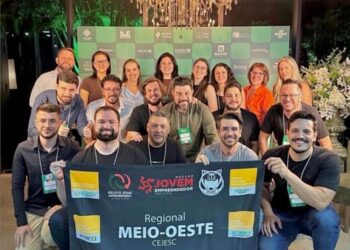 Núcleo de Jovens empreendedores da ACIRP participam da AGO do CEJESC e visitam fábrica da BMW em SC