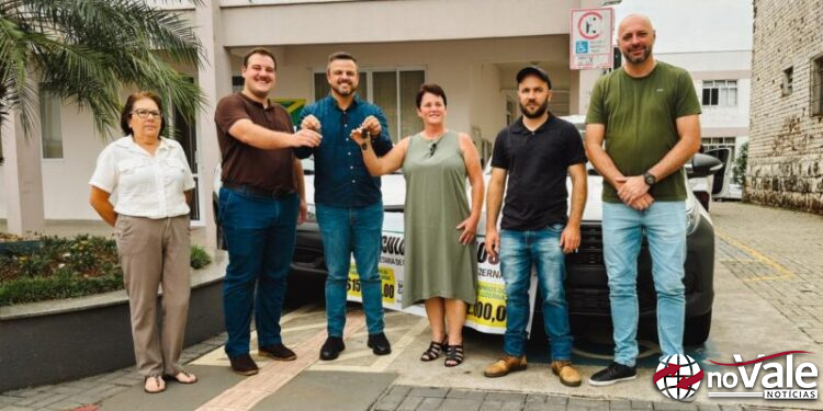 Lucas Neves leva áreas de lazer e veículos para municípios do Meio-Oeste