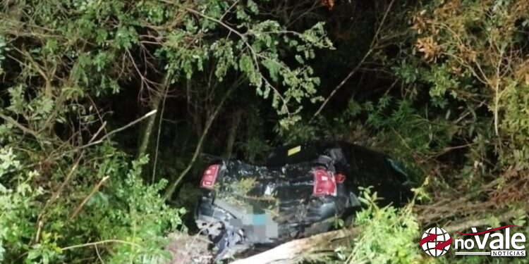 Colisão entre caminhão e caminhonete deixa motorista ferido na BR-282, em Vargem