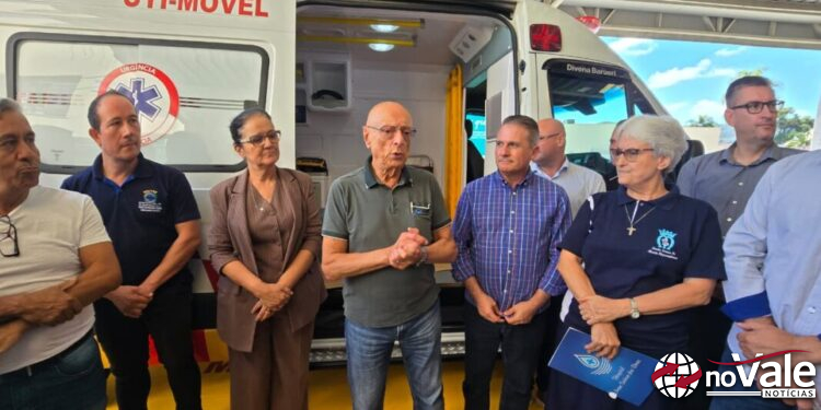 Capinzal realiza ato oficial de entrega da ambulância UTI Móvel ao Hospital Nossa Senhora das Dores