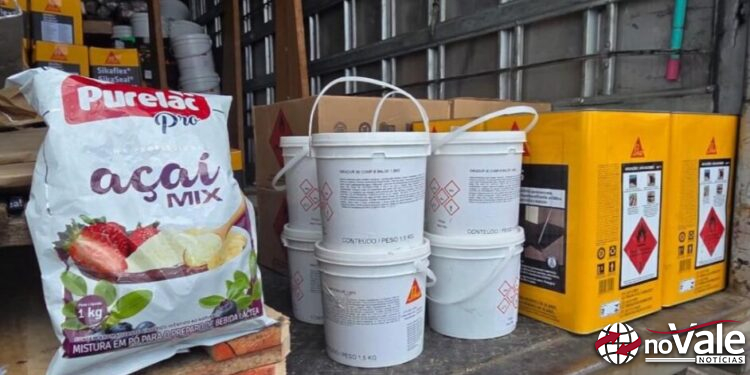 Alimentos e produtos químicos são transportados juntos em caminhão flagrado na BR-101