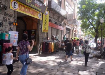 Vendas no comércio crescem 0,4% em janeiro e igualam patamar recorde