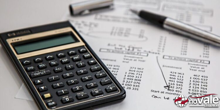 Juros para quem paga apenas parte da fatura do cartão passam de 435% ao ano
