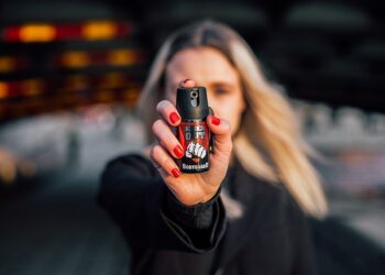 Distribuição de spray de pimenta para mulheres em SC avança na Assembleia Legislativa