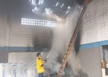 Princípio de incêndio em barracão mobiliza Corpo de Bombeiros em São Cristóvão do Sul