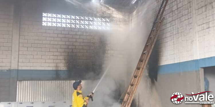 Princípio de incêndio em barracão mobiliza Corpo de Bombeiros em São Cristóvão do Sul