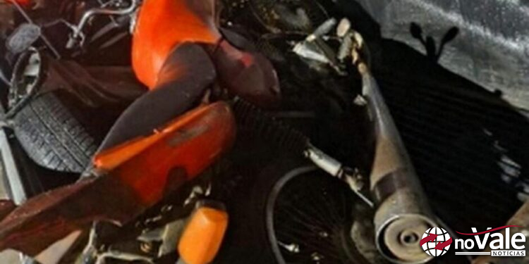 Homem é flagrado empurrando motocicleta furtada e acaba preso no Meio-Oeste