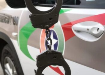 Jovem procurado por associação ao tráfico é preso após ameaçar mãe e quebrar casa