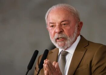 Lula zera imposto e subsidia diesel para conter alta do petróleo
