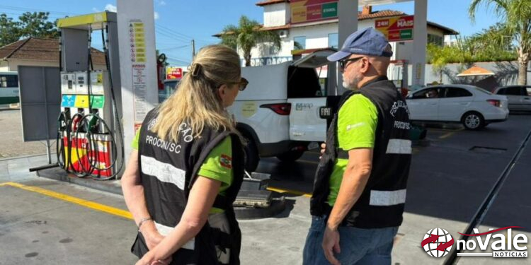 Procon deflagra operação após postos não reduzirem preços de combustíveis em SC