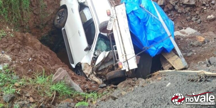 Capotamento na SC-305 deixa uma mulher morta e três feridos