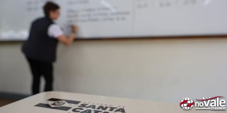 Superconcurso público para a educação em SC tem 10 mil vagas e salários de até R$ 11,5 mil