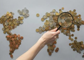 Inflação na zona do euro pode aumentar com uma guerra prolongada no Irã, alerta economista-chefe do BCE